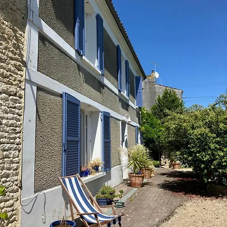 La Cachette De Beaumont Bed and Breakfast