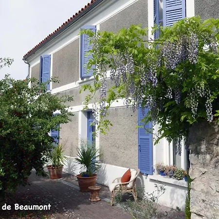 La Cachette De Beaumont Bed and Breakfast *