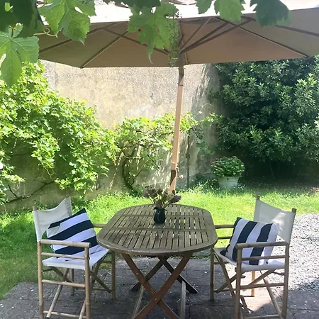 La Cachette De Beaumont Bed and Breakfast