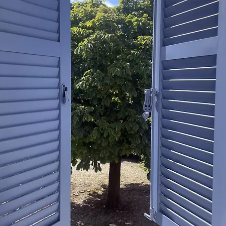 La Cachette De Beaumont Bed and Breakfast