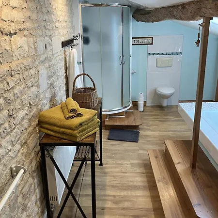 La Cachette De Beaumont Bed and Breakfast *