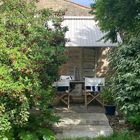 La Cachette De Beaumont Bed and Breakfast *