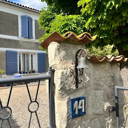 La Cachette De Beaumont Bed and Breakfast *